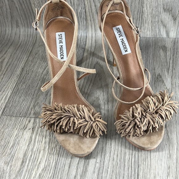 Steve Madden Fiorela Fringed Suede Sandals - Picture 10 of 12